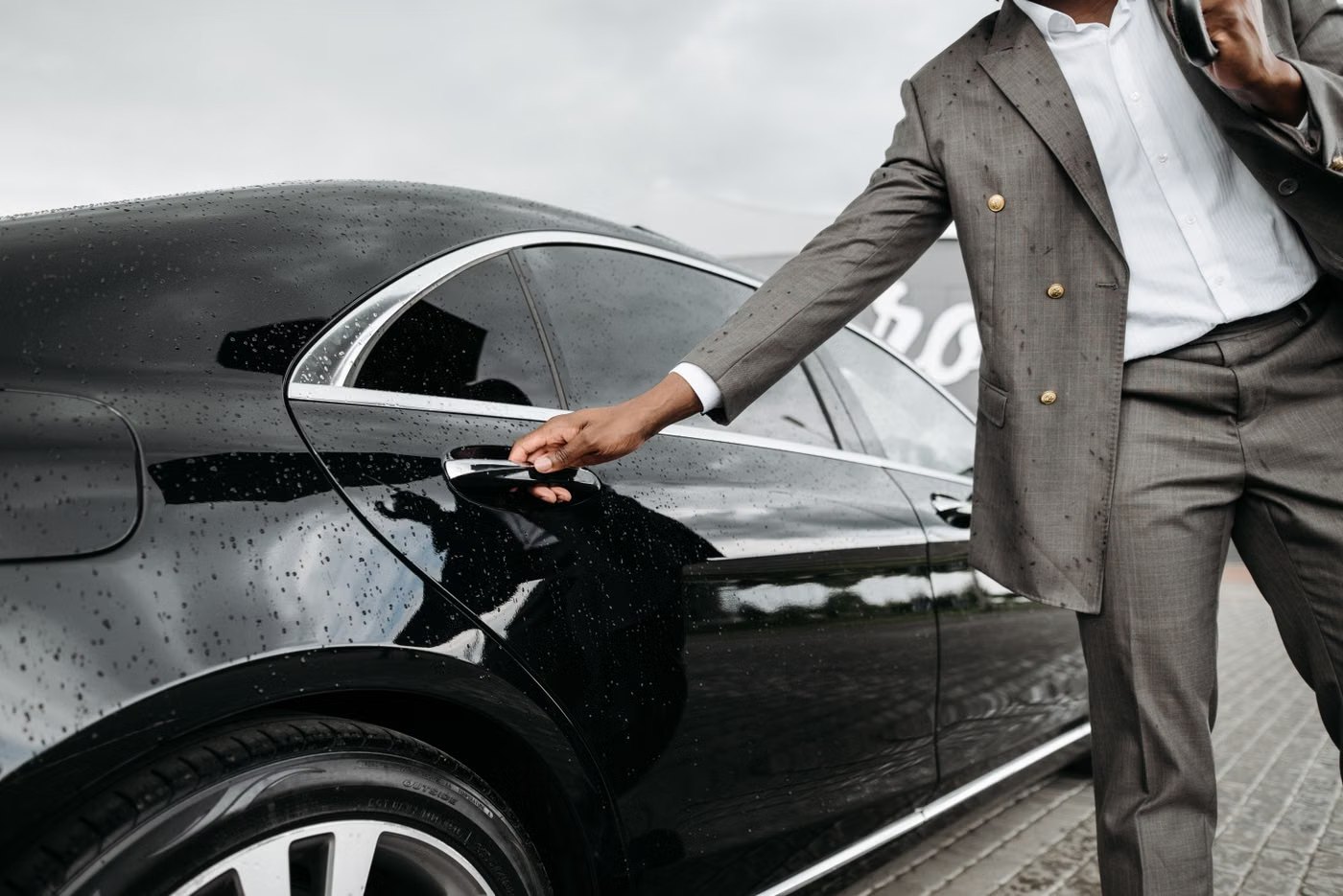 Chauffeur car door service